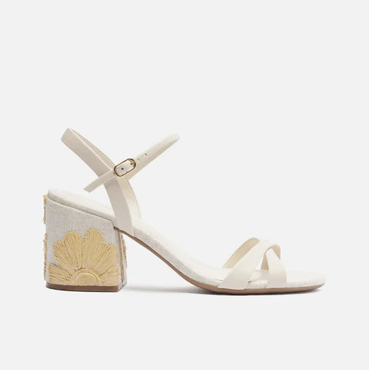 Sandália Arezzo Couro Salto Bloco Bordado Flor A124630042