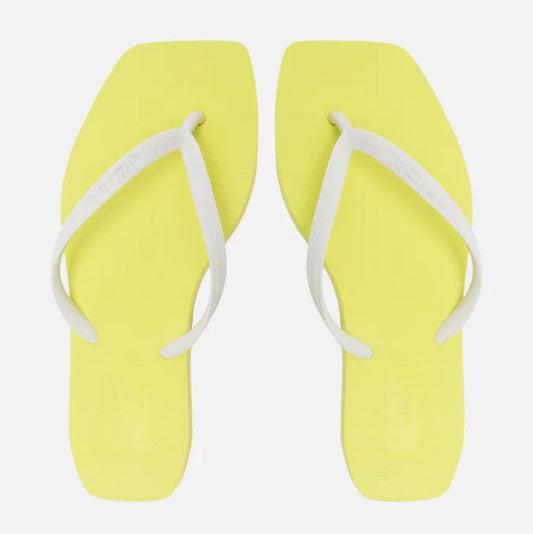 Kit Chinelo de Dedo Arezzo e Necessaire Z190270158