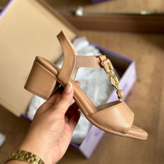Sandália Comfortflex Salto Médio Enfeite Dourado 2457402
